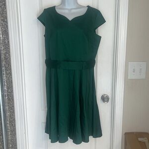 Dress Tells emerald with belt